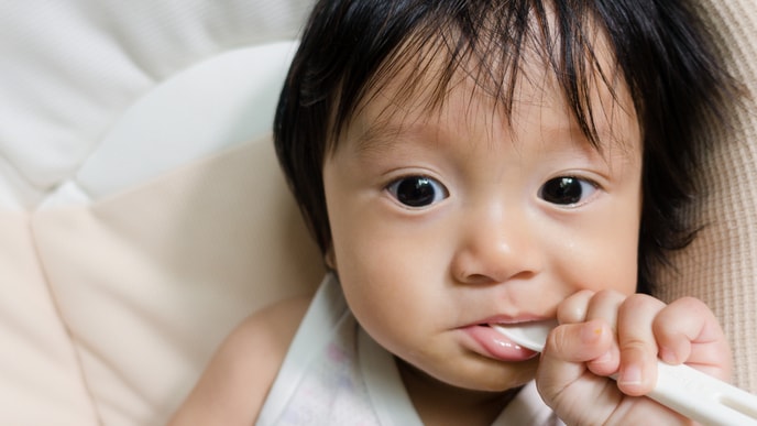 宝宝的第一颗牙齿可能在5个月时萌出